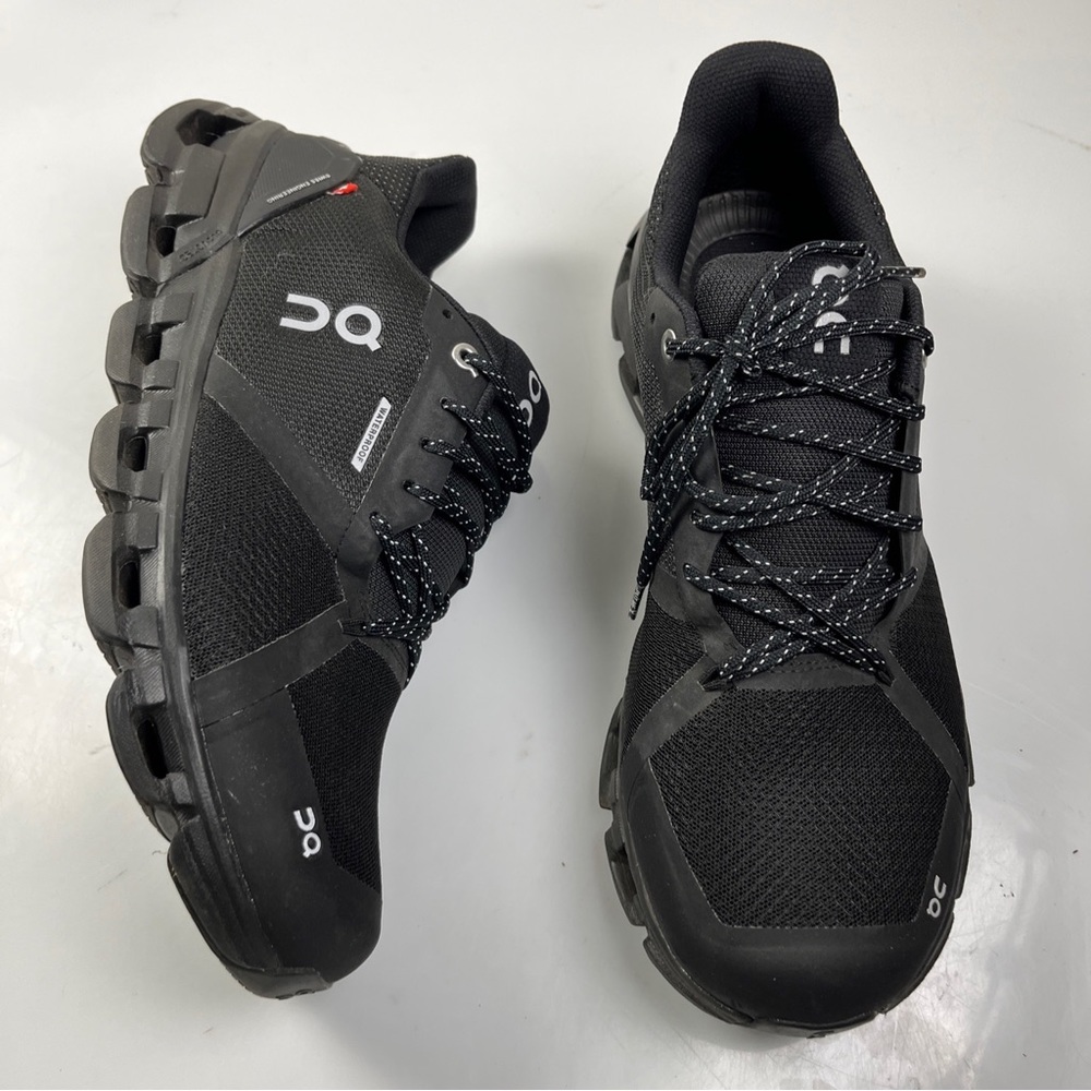 On Cloud Womens Size 11 Helion Cloudflyer Waterproof Speedboard Black Sneakers